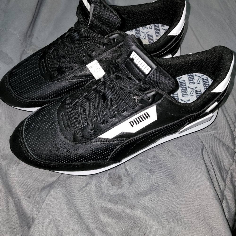 Men's Puma Tennis Shoes - 9.5